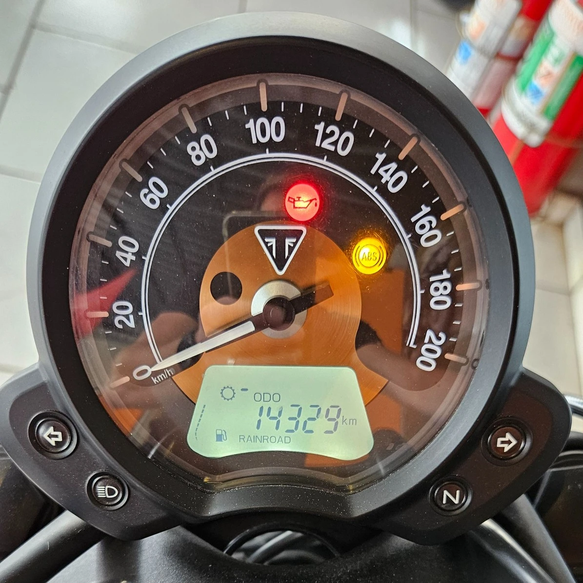 TRIUMPH BONNEVILLE BOBBER 1200