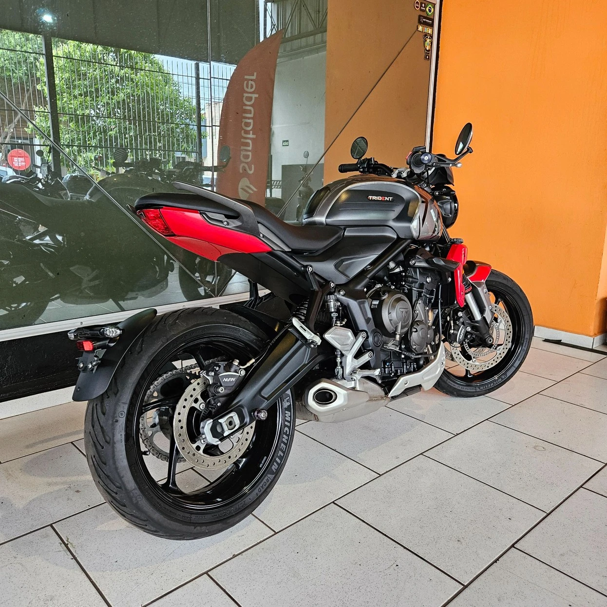 TRIUMPH TRIDENT TRIBUTE