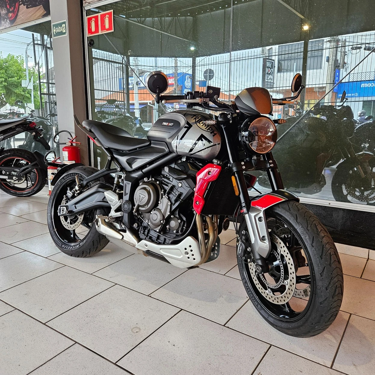 TRIUMPH TRIDENT TRIBUTE