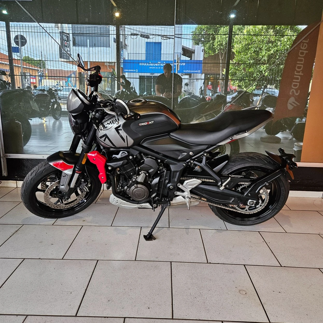 TRIUMPH TRIDENT TRIBUTE