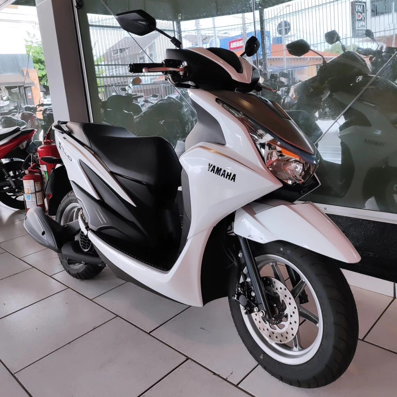 YAMAHA FLUO 125 HYBRID CONNECTED ABS