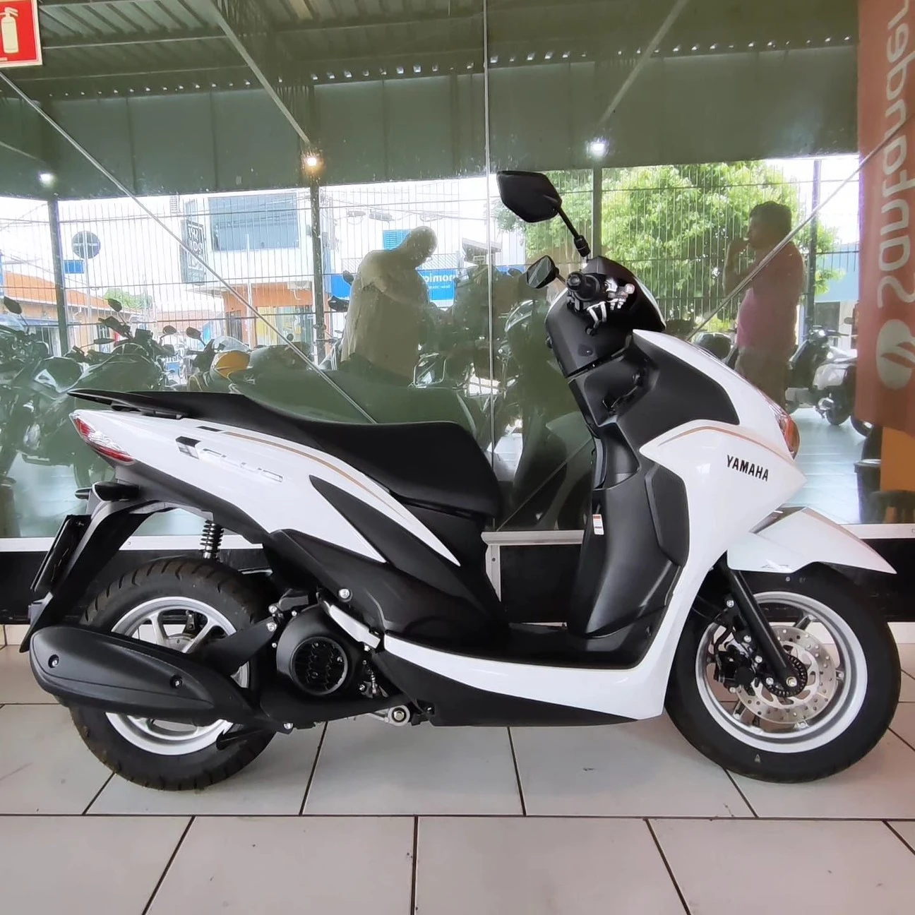 YAMAHA FLUO 125 HYBRID CONNECTED ABS