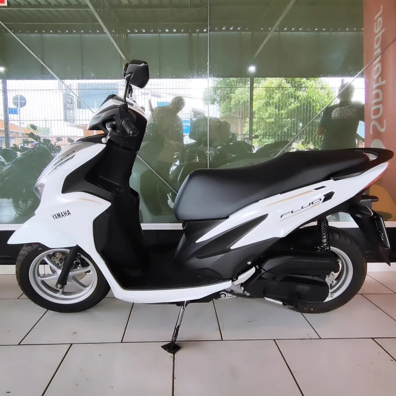 YAMAHA FLUO 125 HYBRID CONNECTED ABS