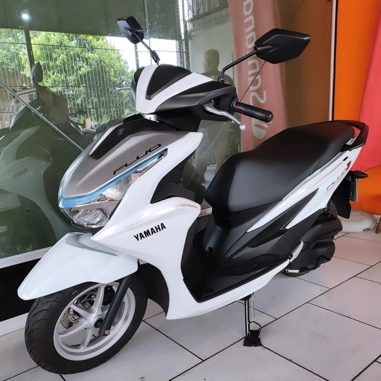 YAMAHA FLUO 125 HYBRID CONNECTED ABS