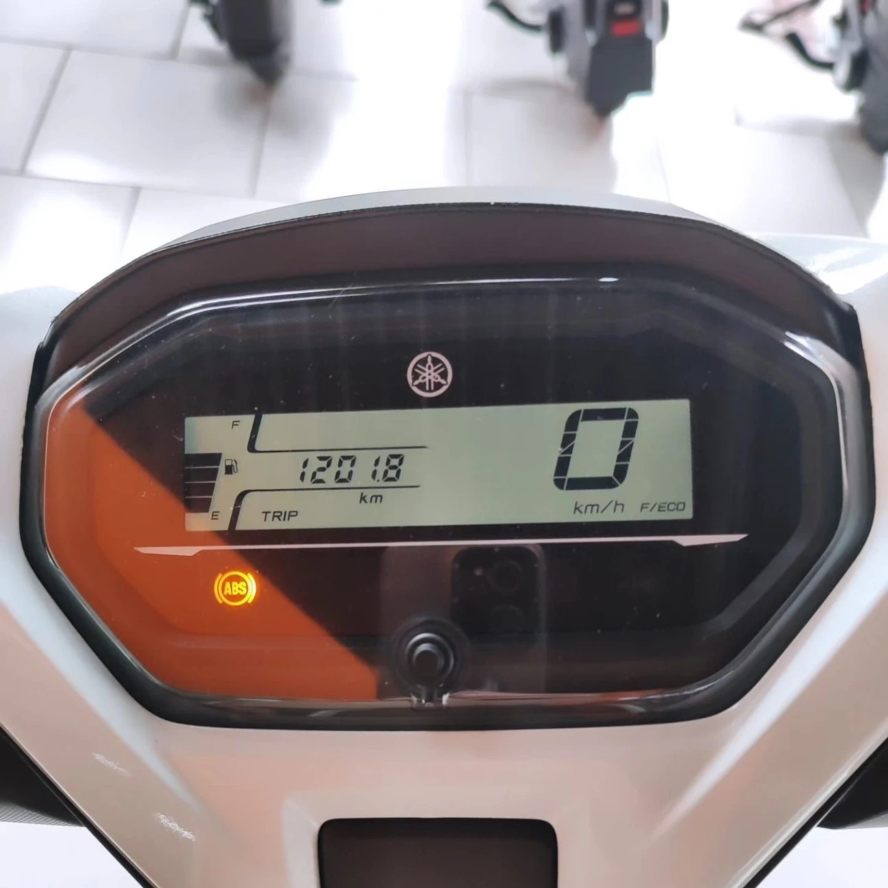 YAMAHA FLUO 125 HYBRID CONNECTED ABS
