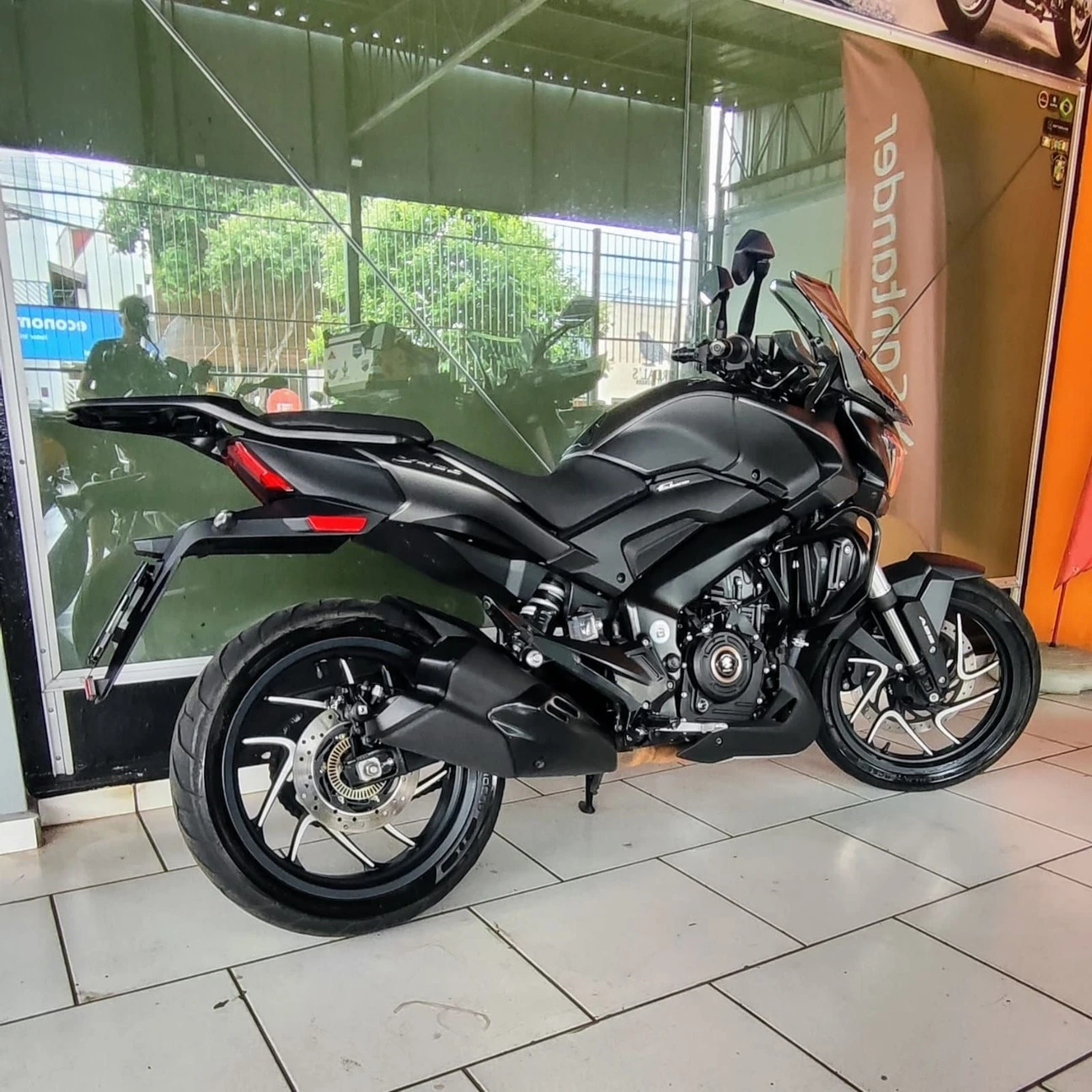 BAJAJ DOMINAR 400