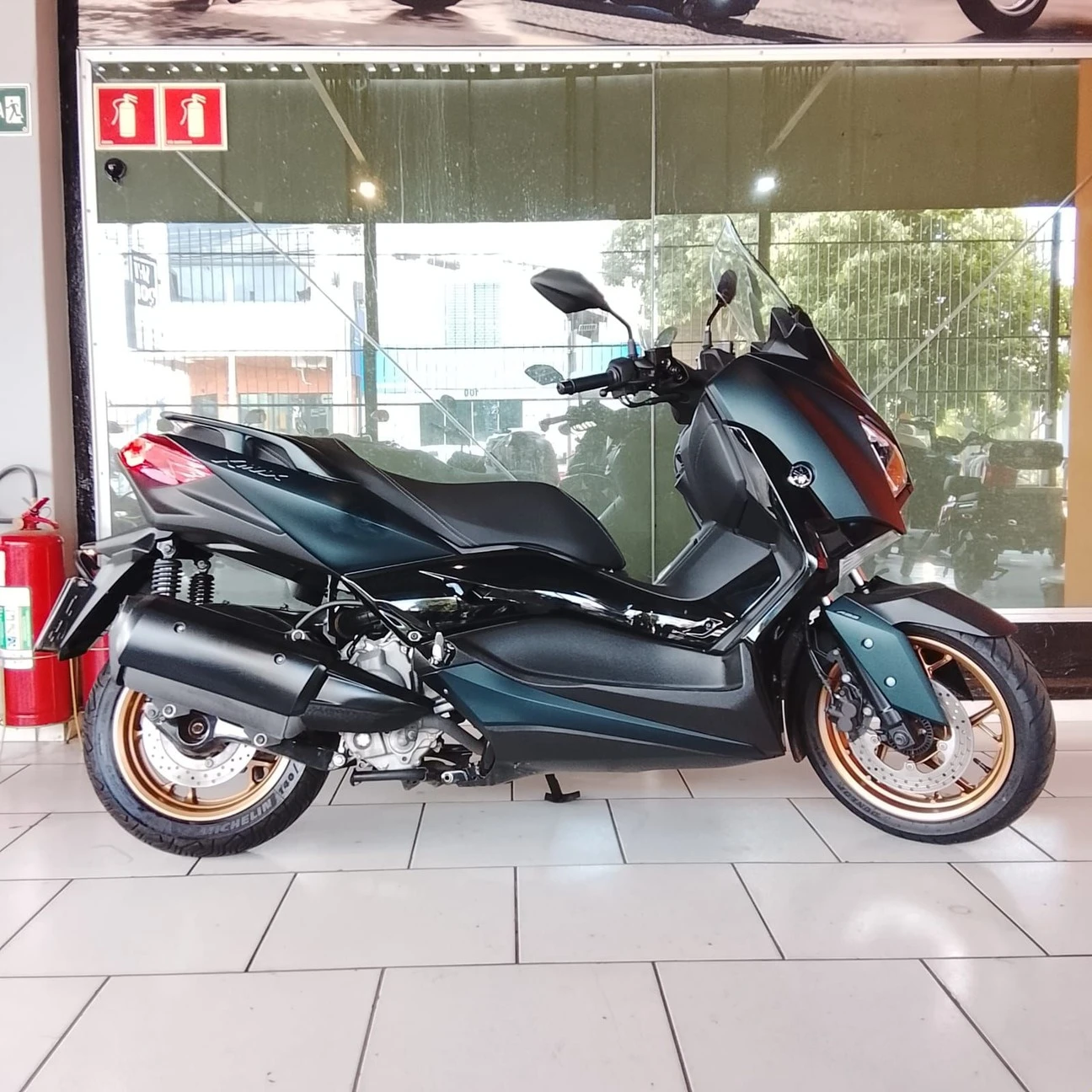 YAMAHA XMAX ABS