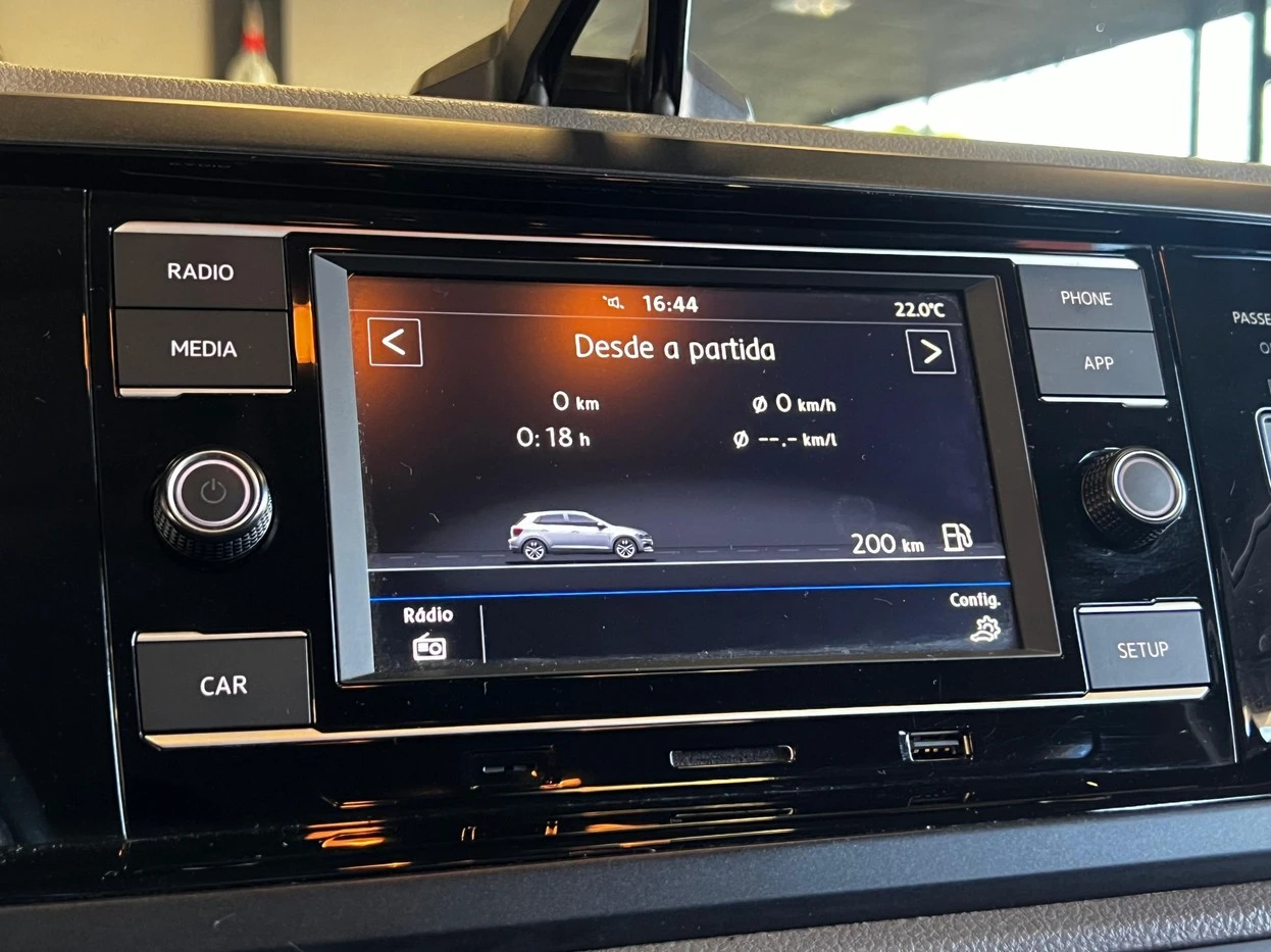 VOLKSWAGEN POLO