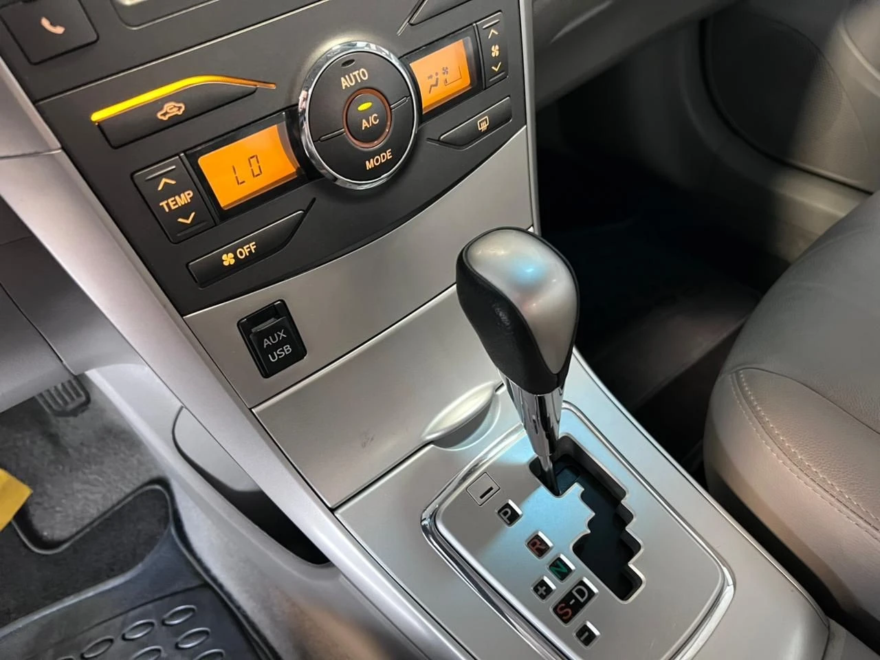 TOYOTA COROLLA