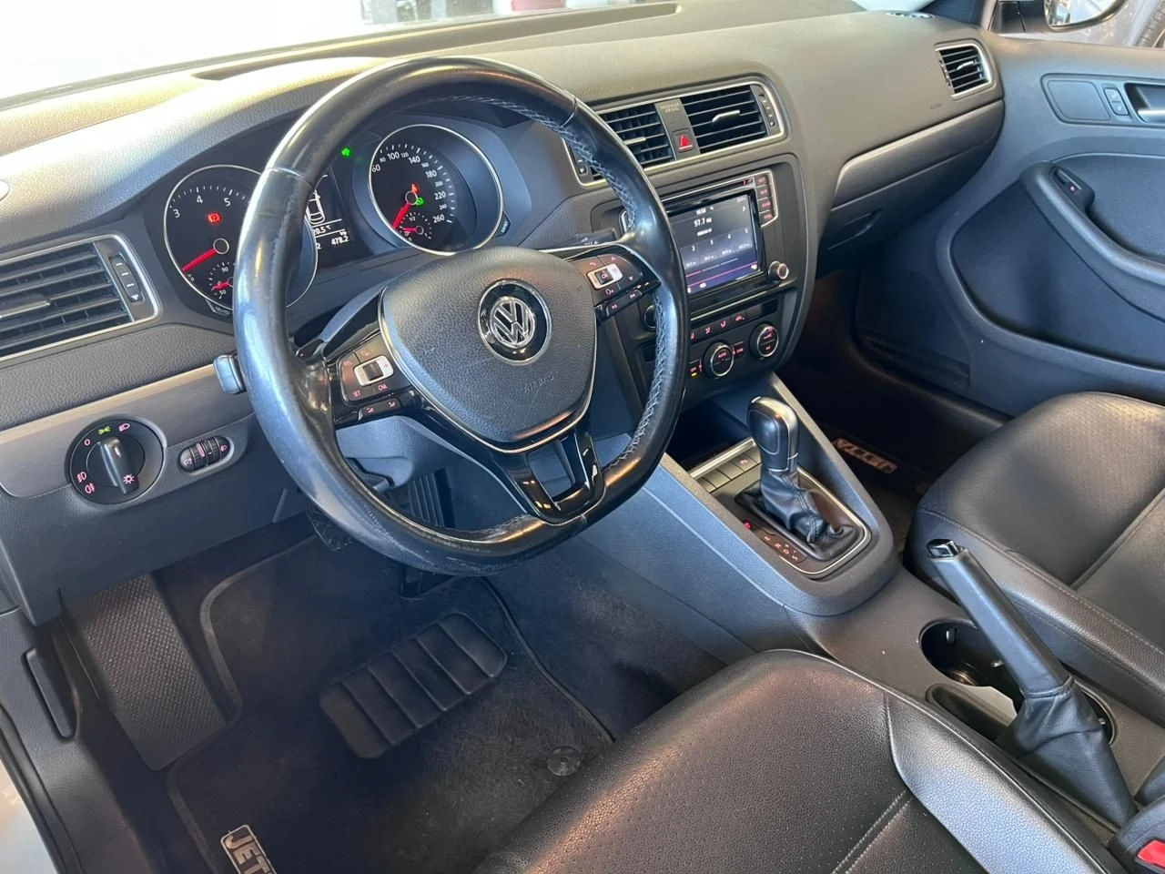 VOLKSWAGEN JETTA