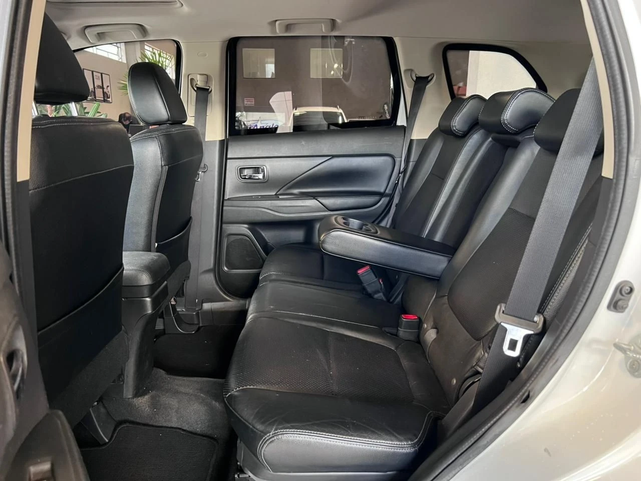 MITSUBISHI OUTLANDER