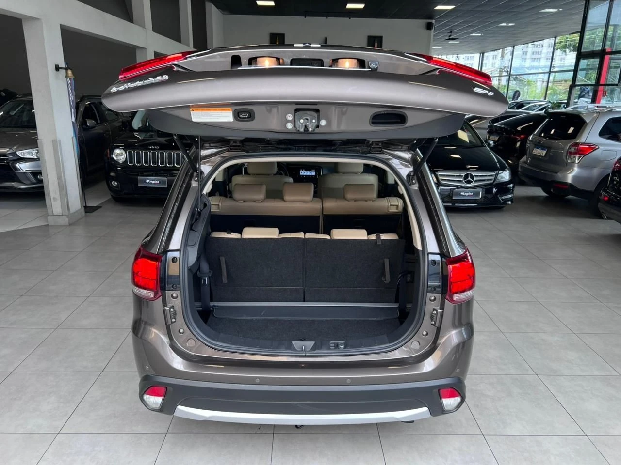 MITSUBISHI OUTLANDER