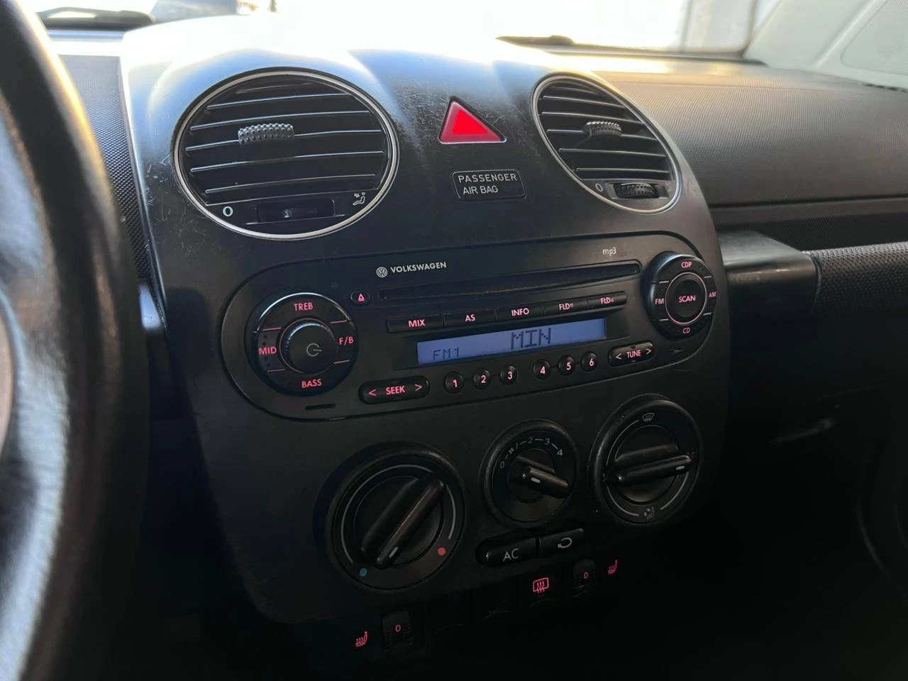 VOLKSWAGEN NEW BEETLE