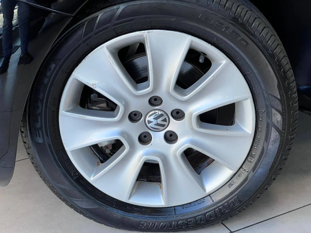 VOLKSWAGEN NEW BEETLE