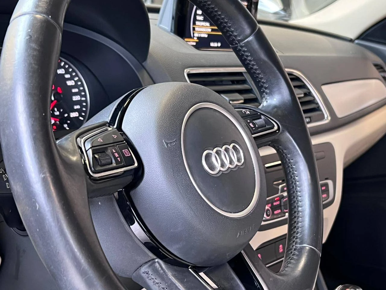 AUDI Q3