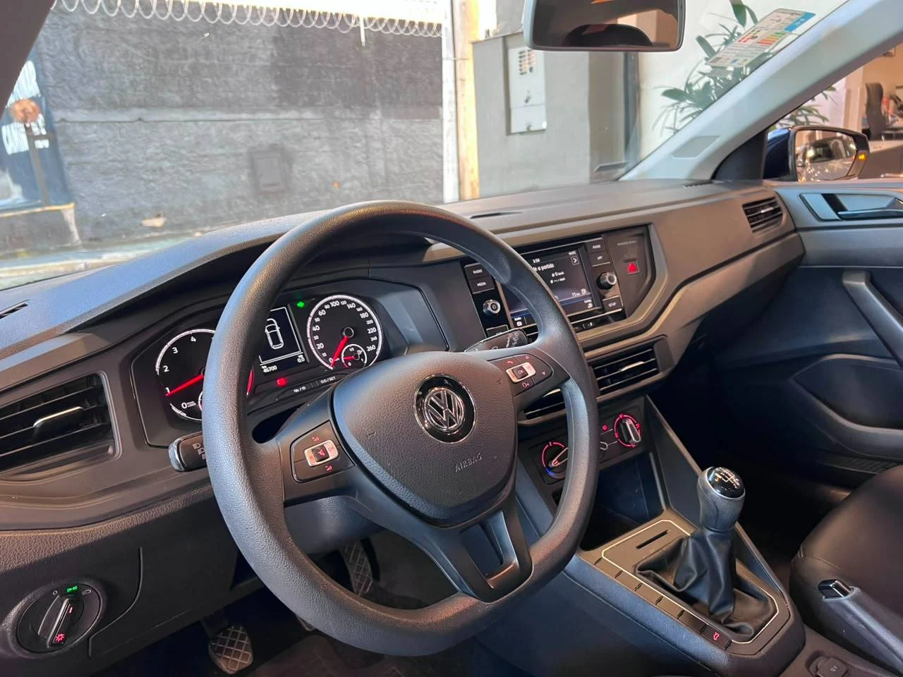 VOLKSWAGEN POLO