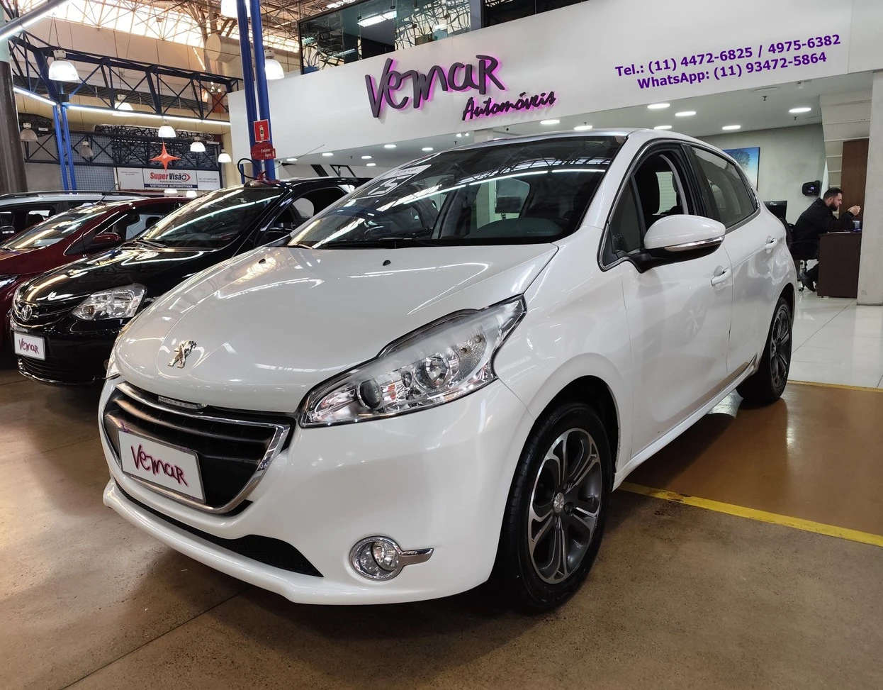 PEUGEOT 208