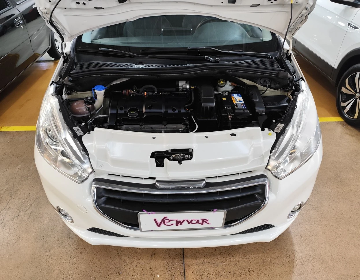 PEUGEOT 208