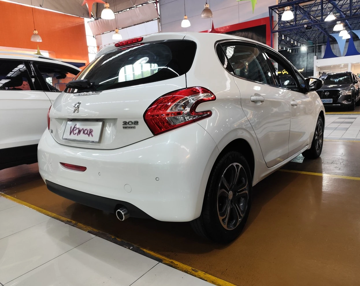 PEUGEOT 208