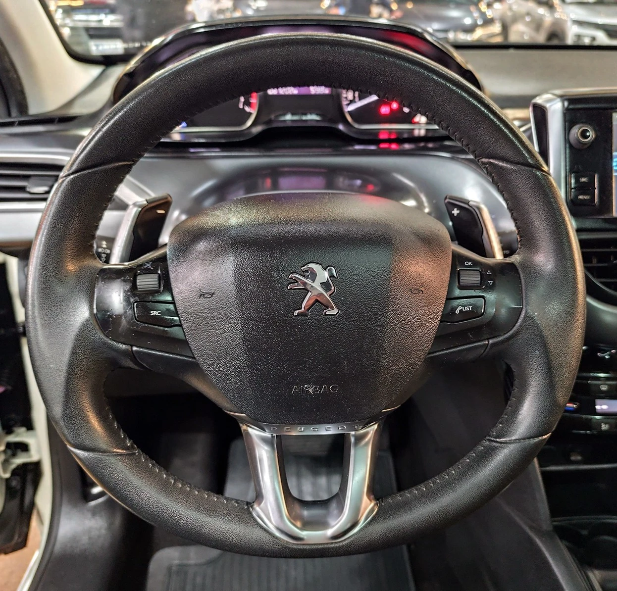 PEUGEOT 208