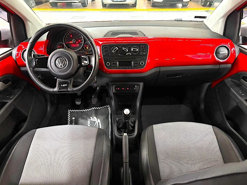 VOLKSWAGEN UP