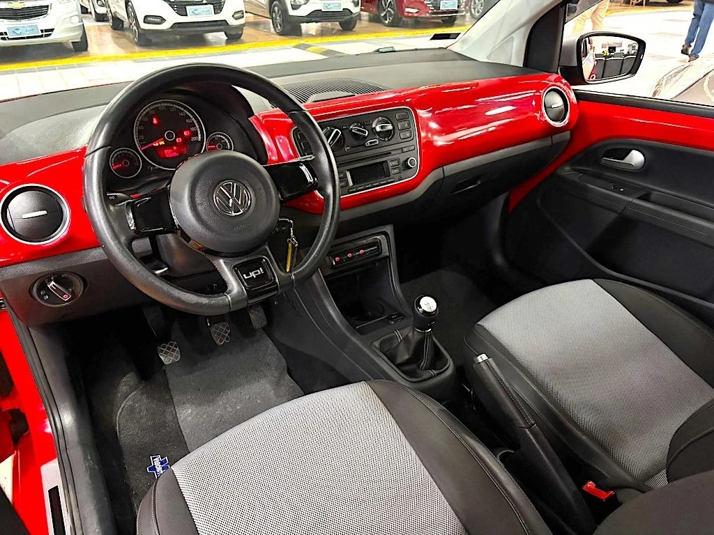 VOLKSWAGEN UP