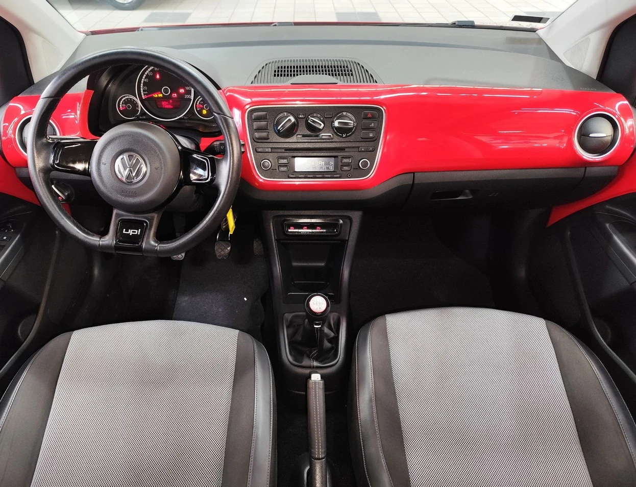 VOLKSWAGEN UP