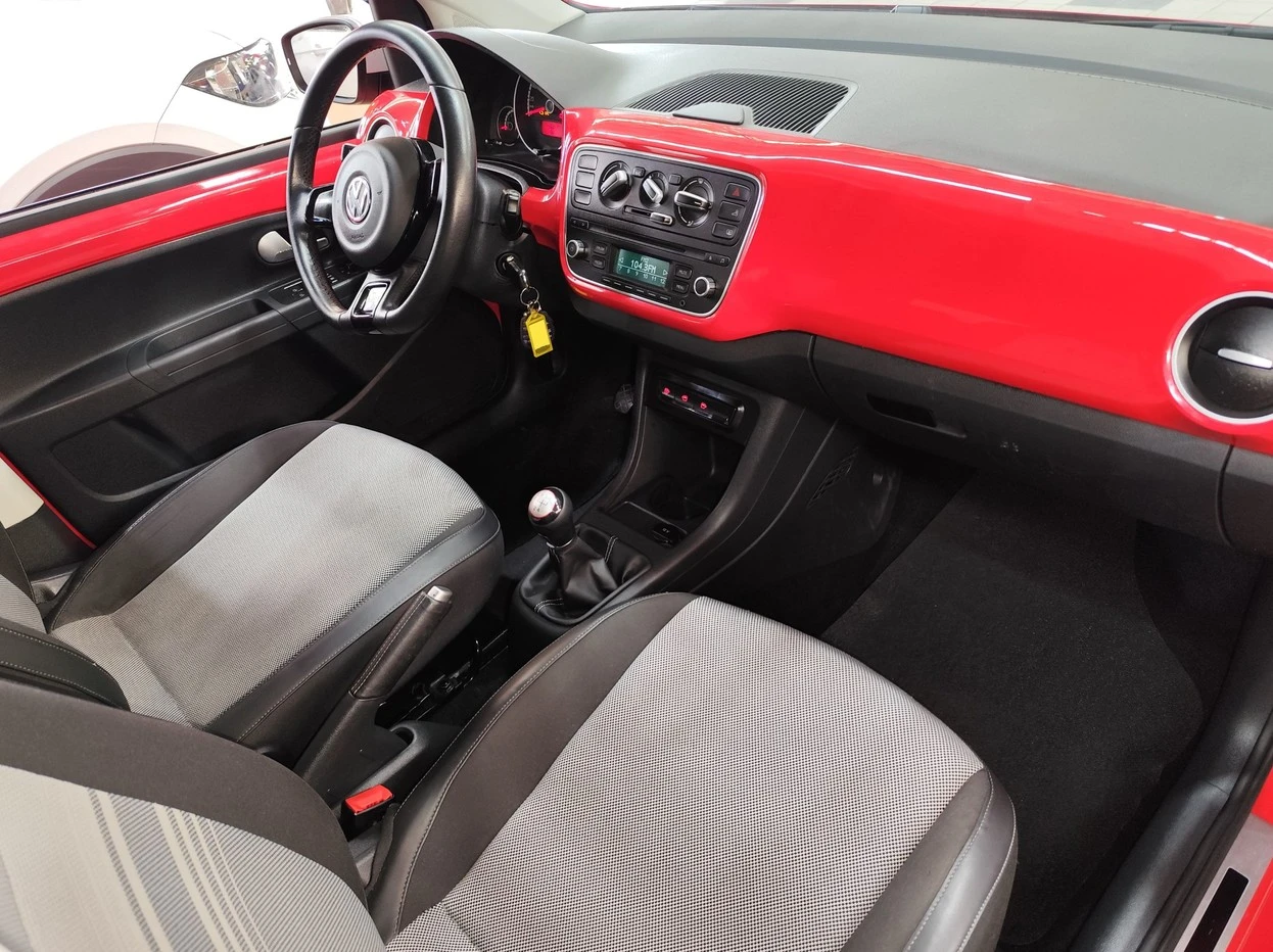 VOLKSWAGEN UP