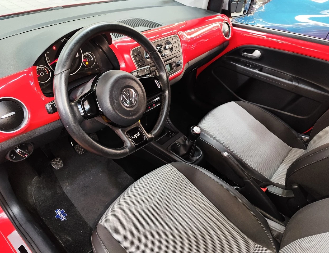 VOLKSWAGEN UP
