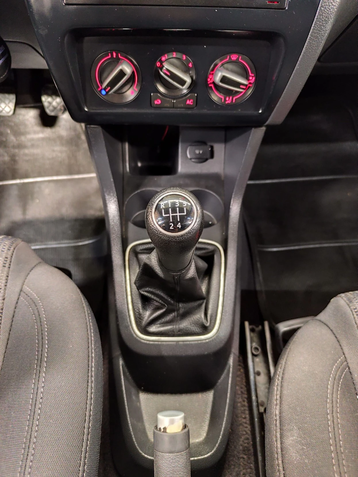VOLKSWAGEN FOX