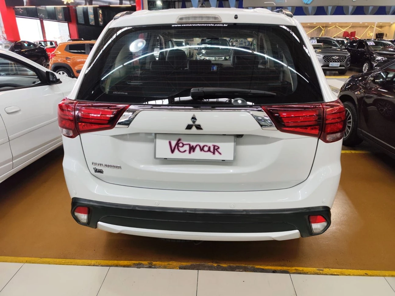 MITSUBISHI OUTLANDER