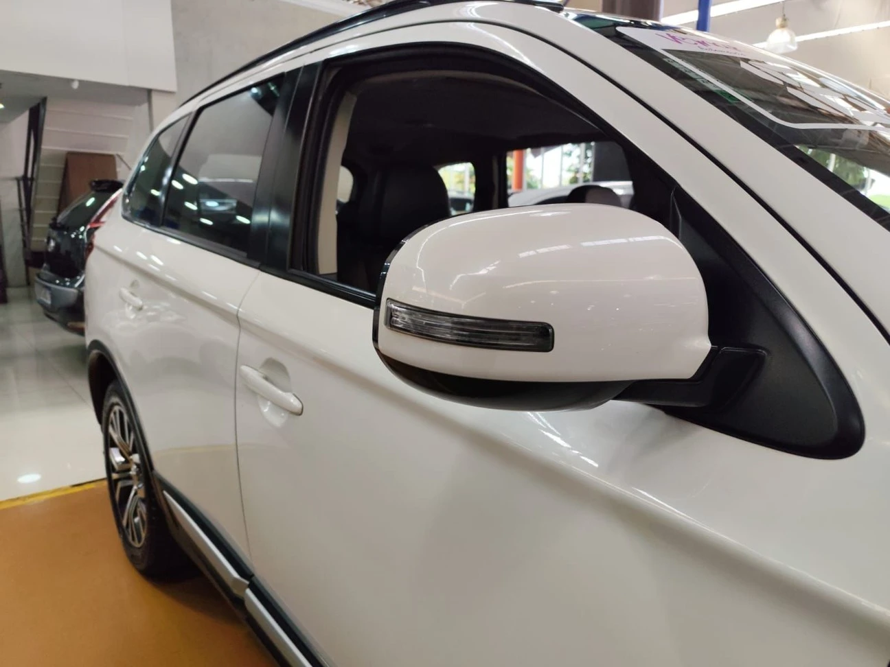 MITSUBISHI OUTLANDER