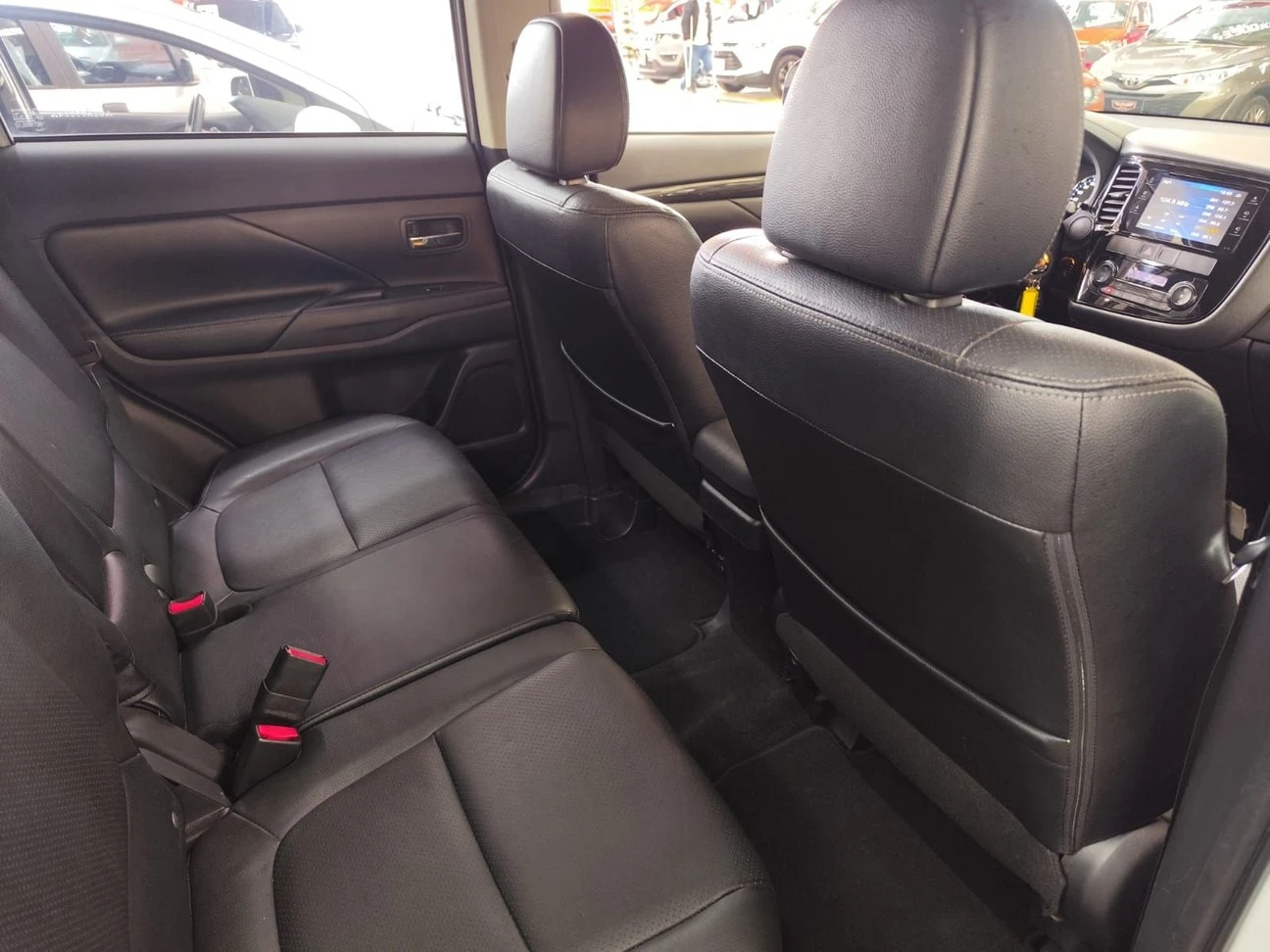 MITSUBISHI OUTLANDER