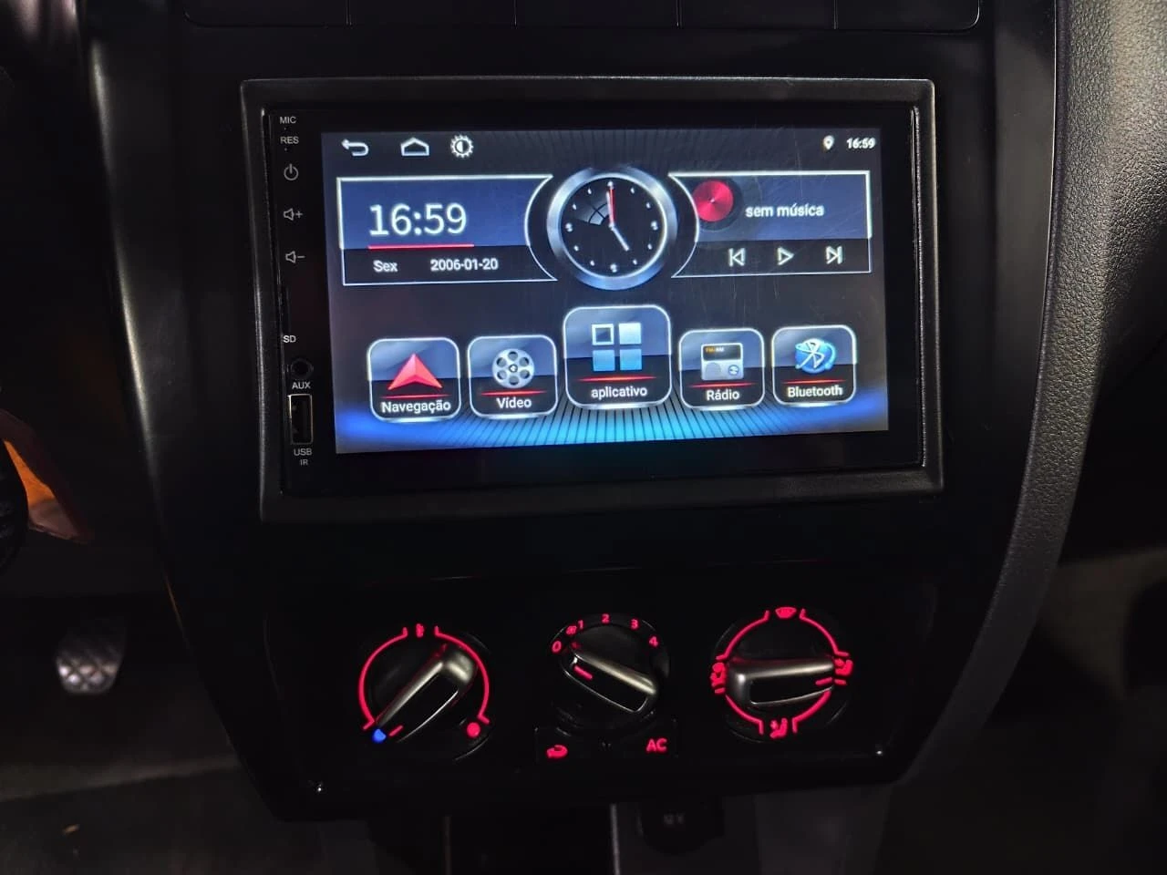 VOLKSWAGEN FOX