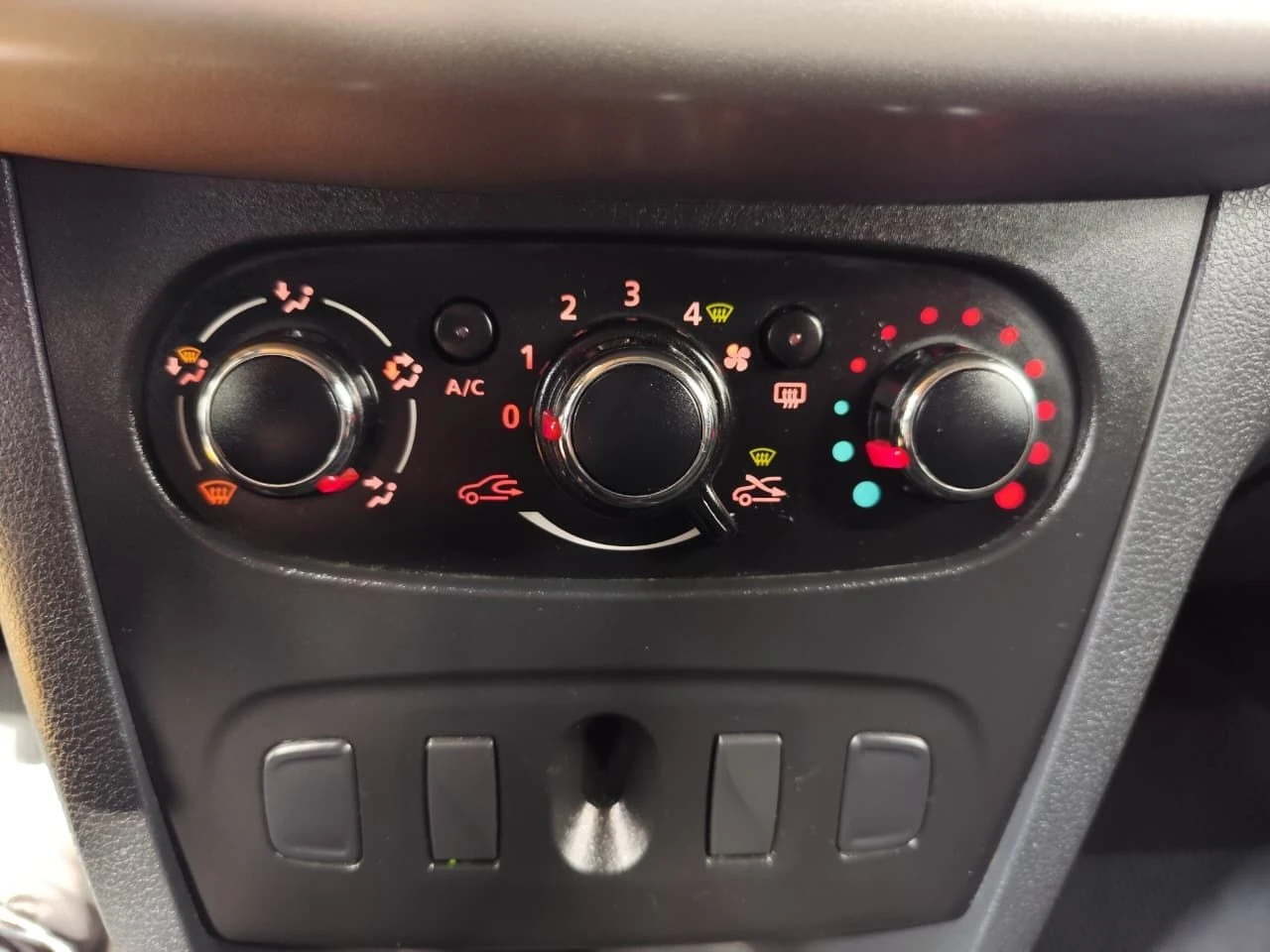 RENAULT SANDERO