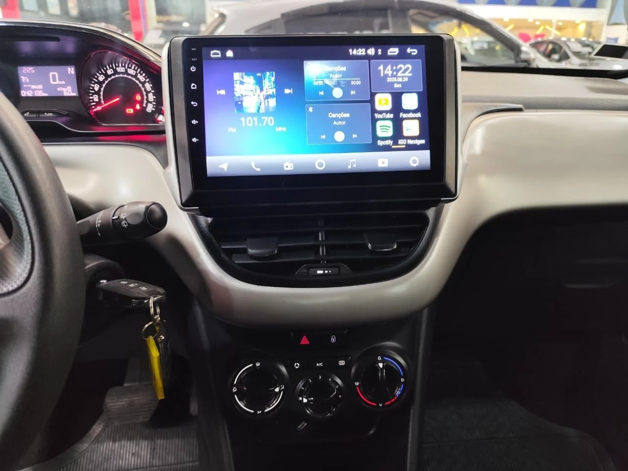 PEUGEOT 2008
