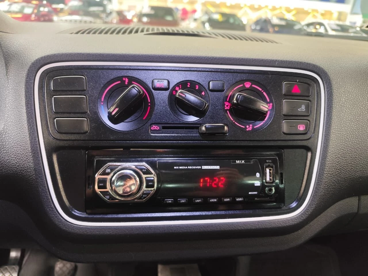 VOLKSWAGEN UP