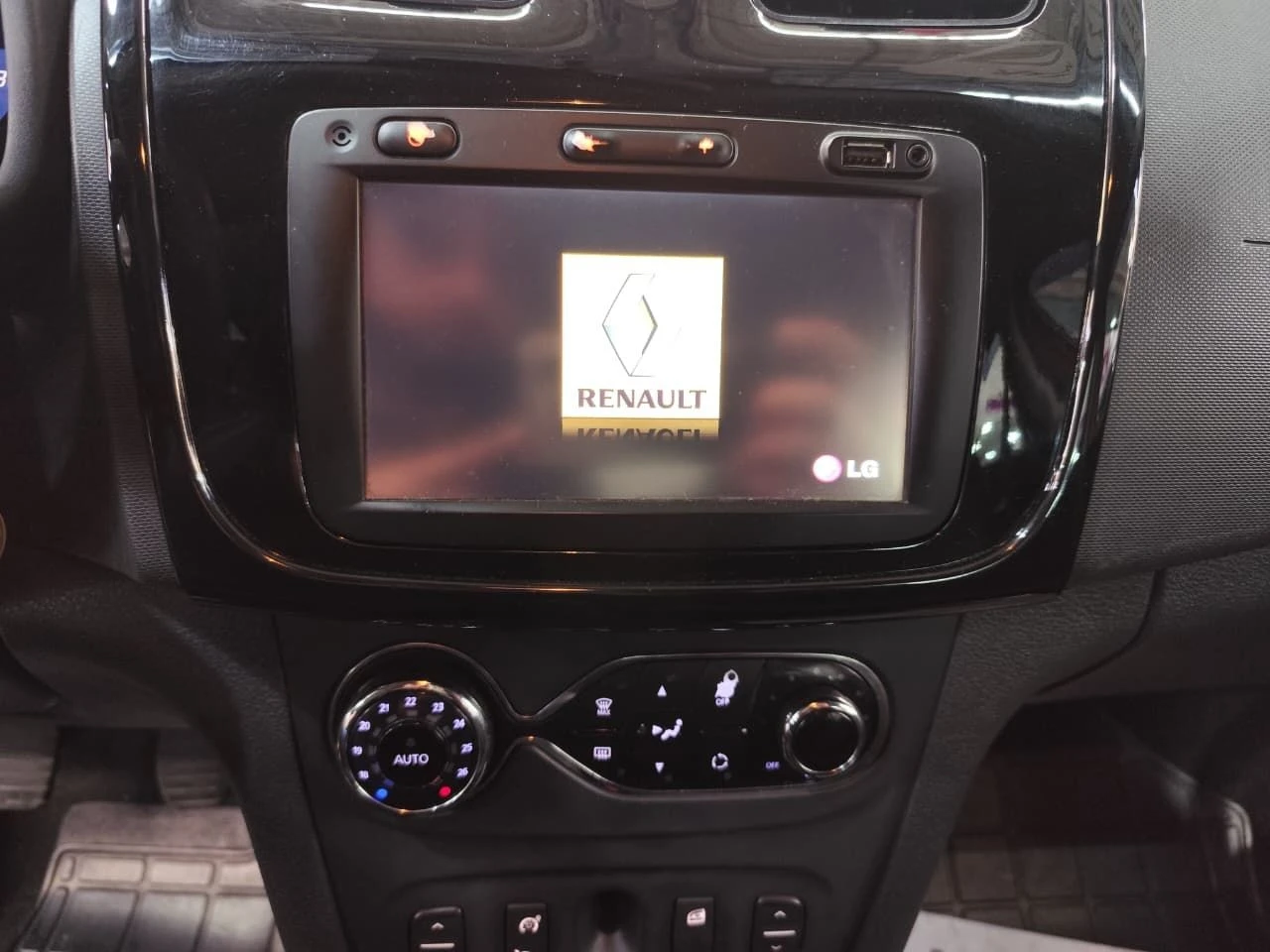 RENAULT SANDERO