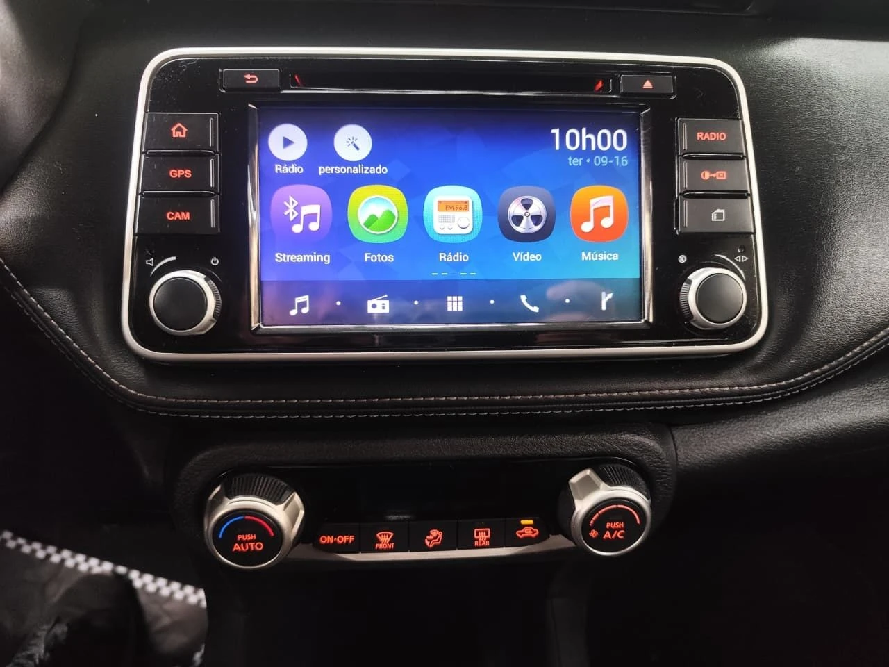 NISSAN KICKS