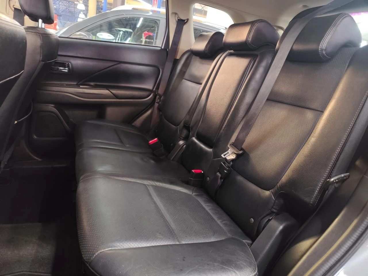 MITSUBISHI OUTLANDER