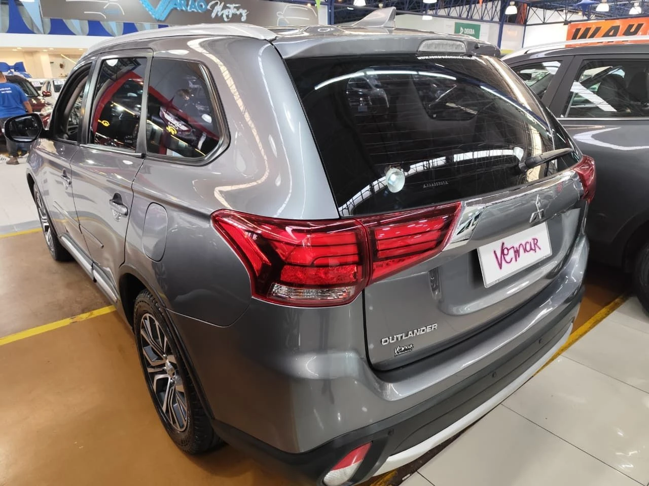 MITSUBISHI OUTLANDER