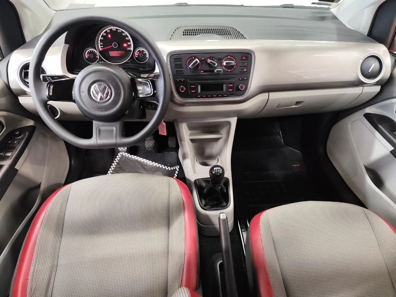 VOLKSWAGEN UP