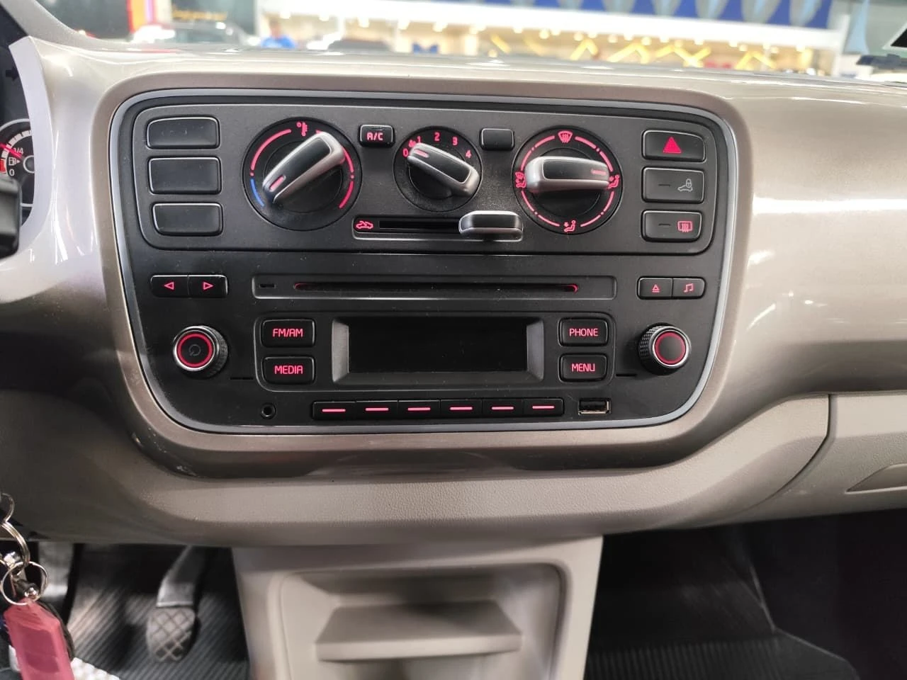 VOLKSWAGEN UP