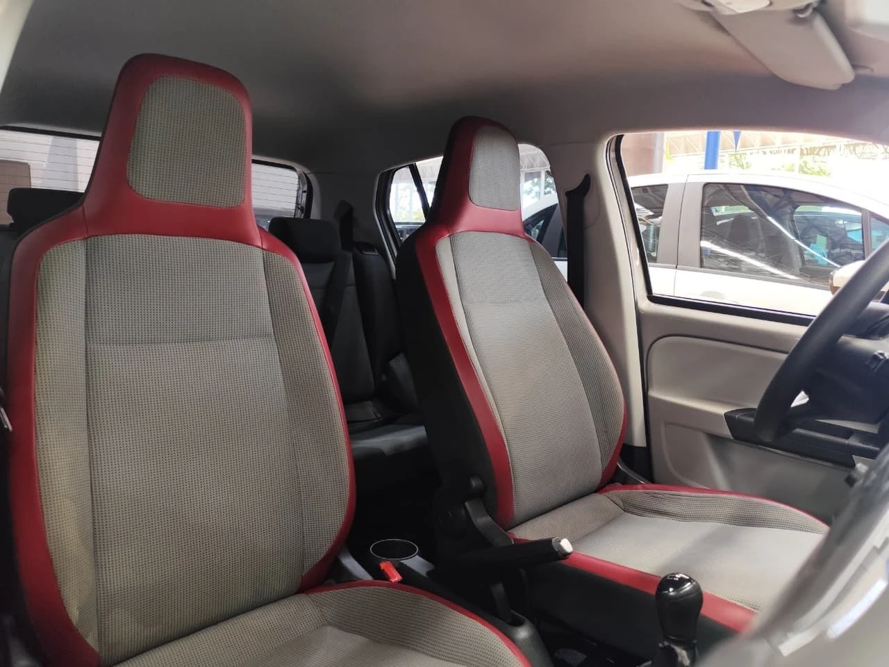 VOLKSWAGEN UP