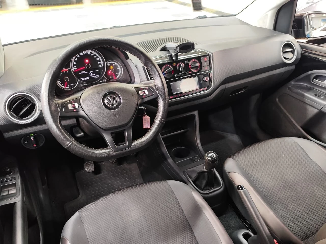 VOLKSWAGEN UP