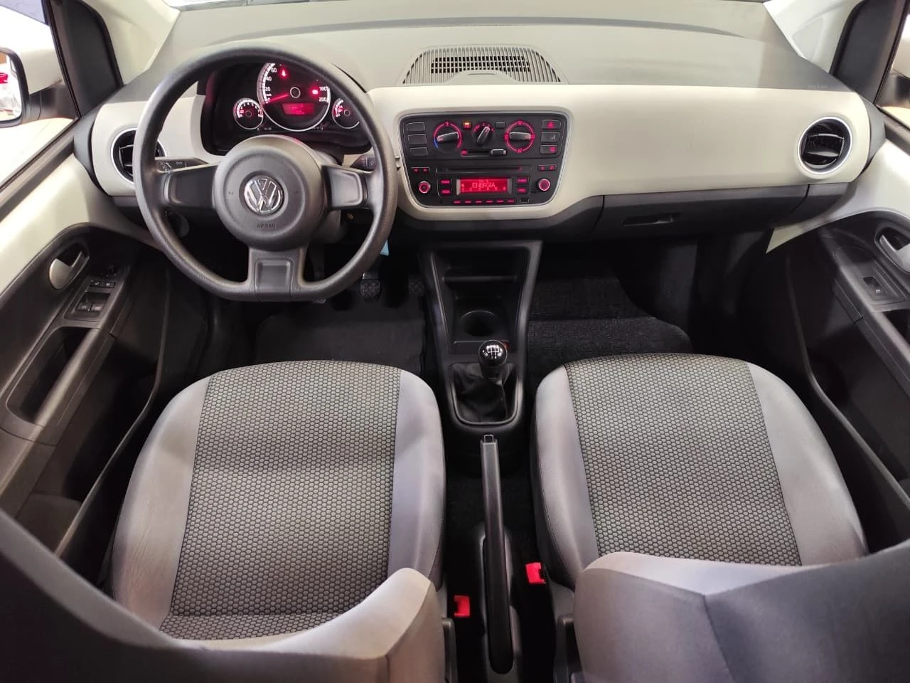 VOLKSWAGEN UP