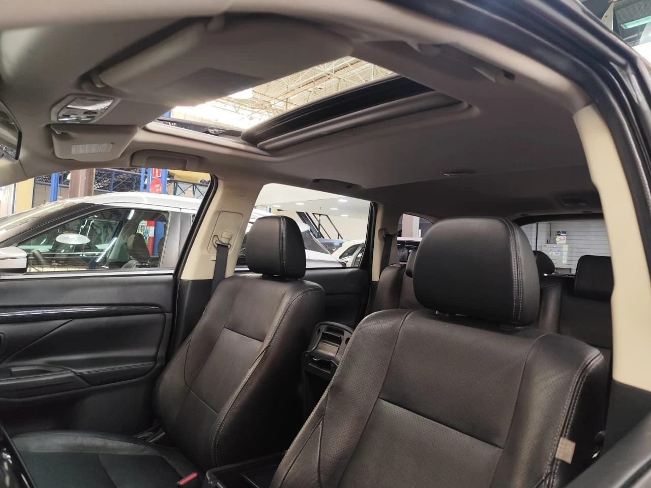 MITSUBISHI OUTLANDER