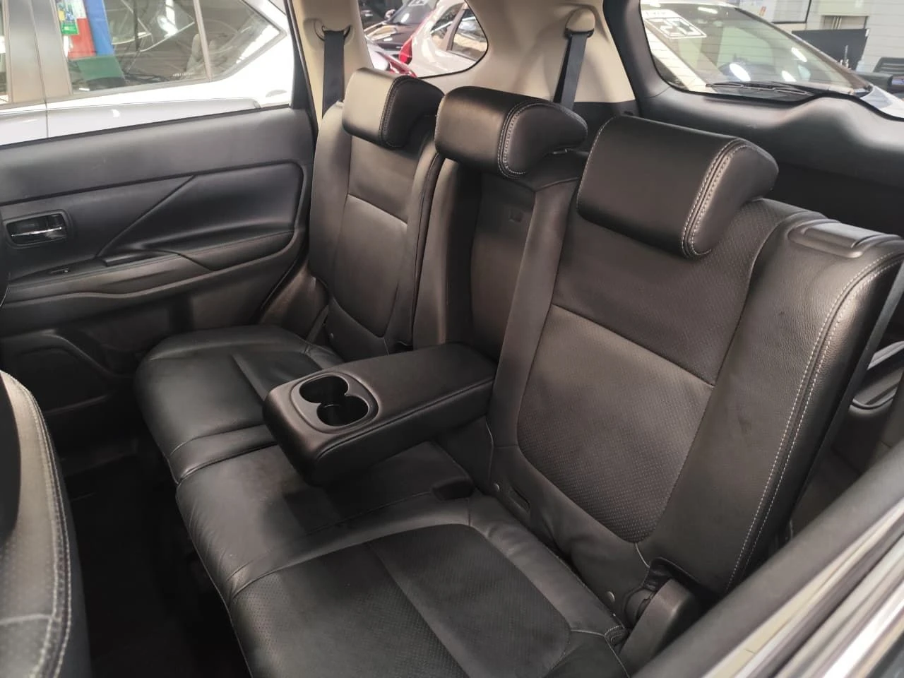 MITSUBISHI OUTLANDER