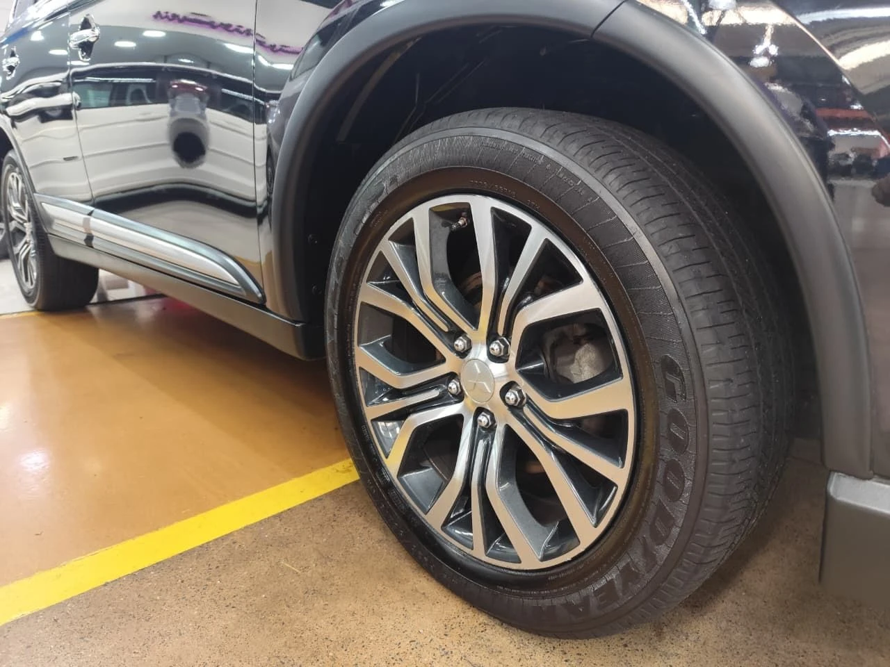 MITSUBISHI OUTLANDER