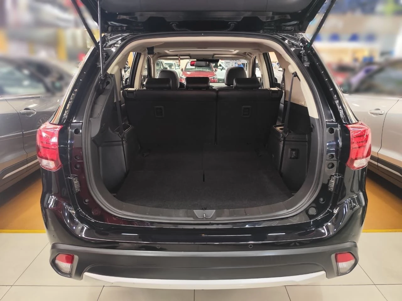 MITSUBISHI OUTLANDER